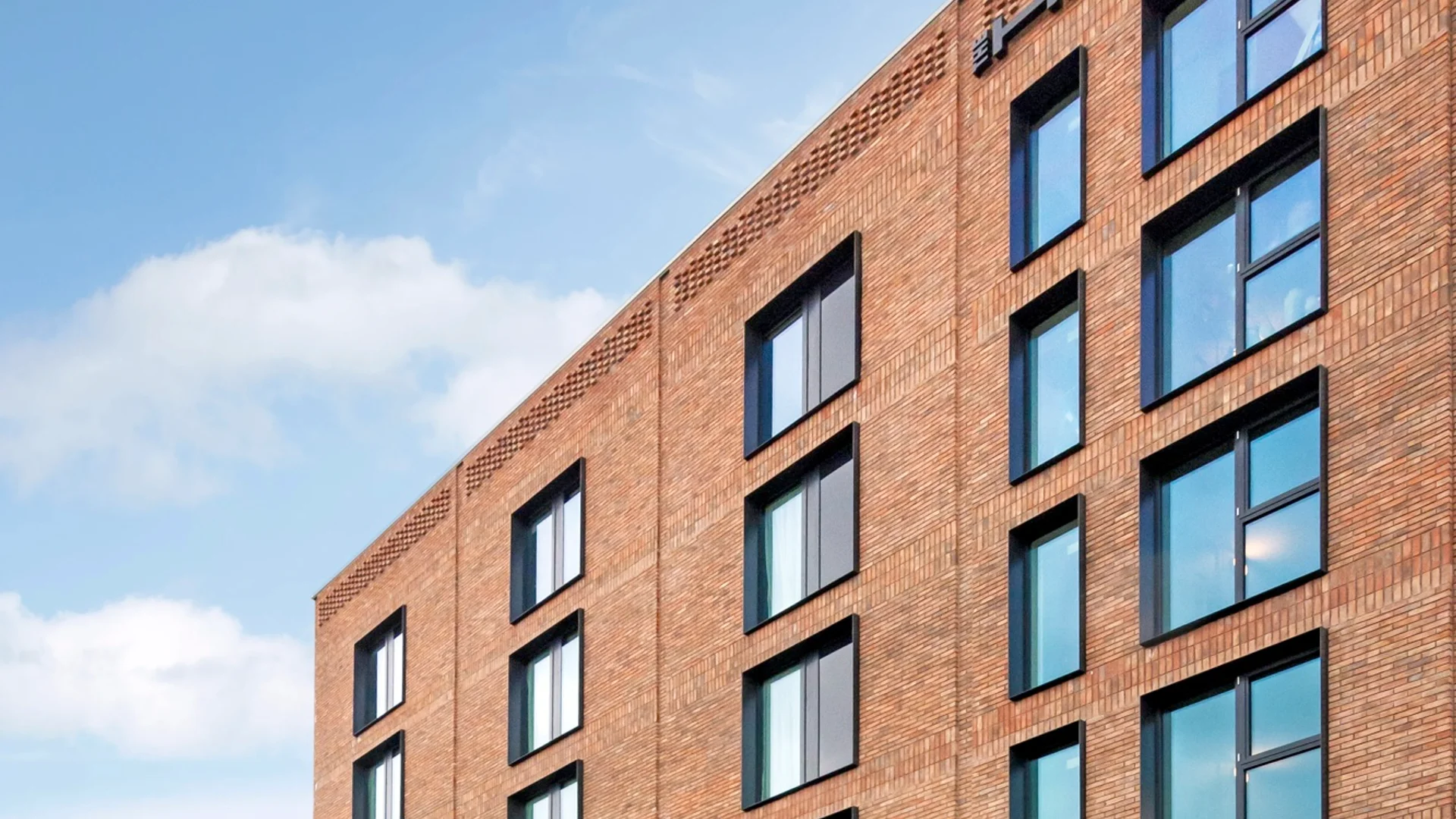 Hendrick Smithfield Exterior 2000px Min